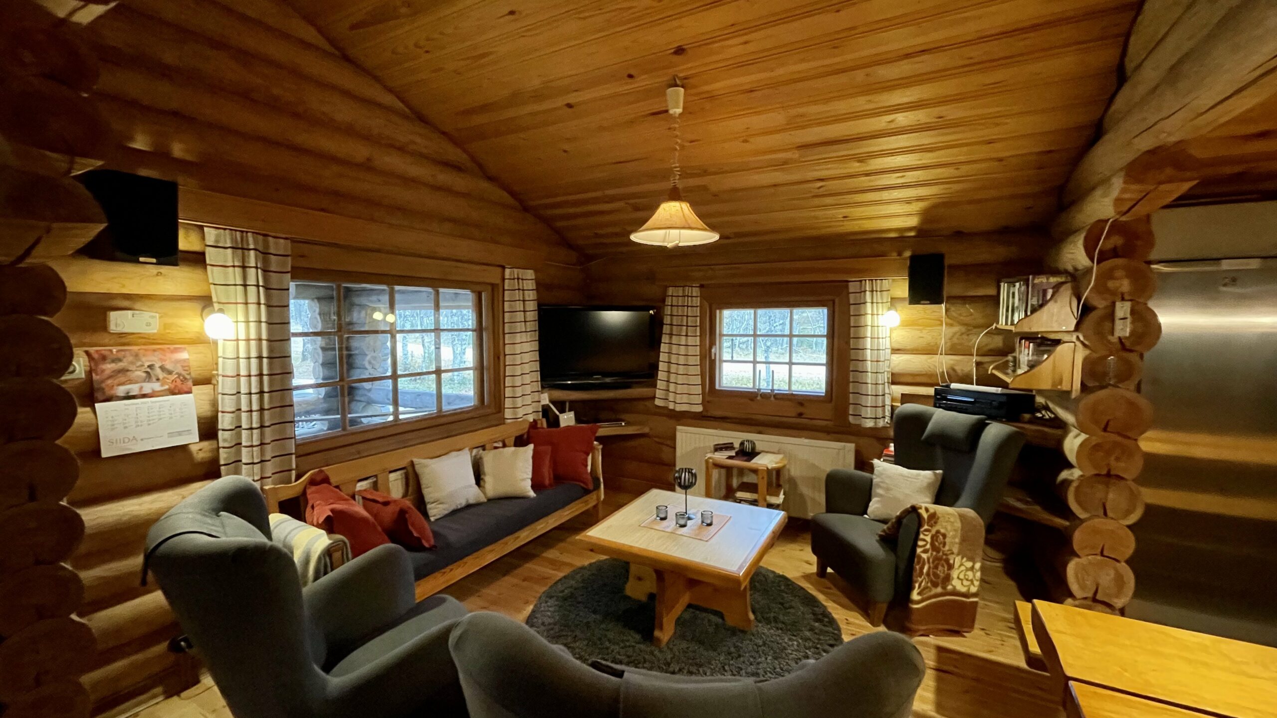 Oleskelutila ja TV-nurkkaus